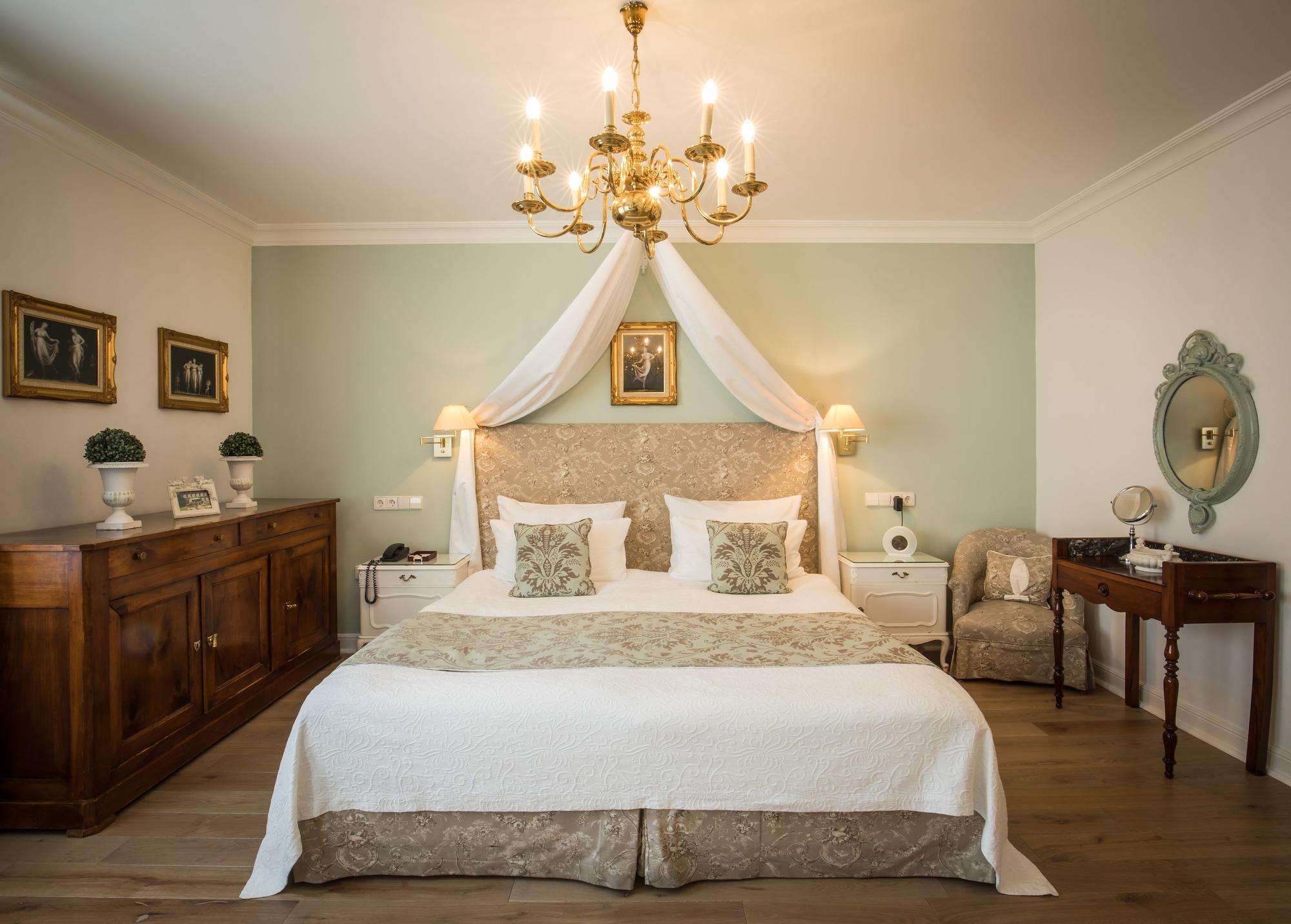 Hotel Belle Epoque